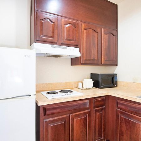 Oyo Townhouse Clute Lake Jackson ภายนอก รูปภาพ