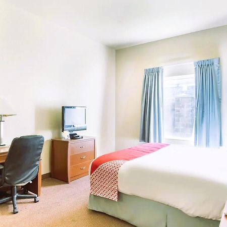 Oyo Townhouse Clute Lake Jackson ภายนอก รูปภาพ