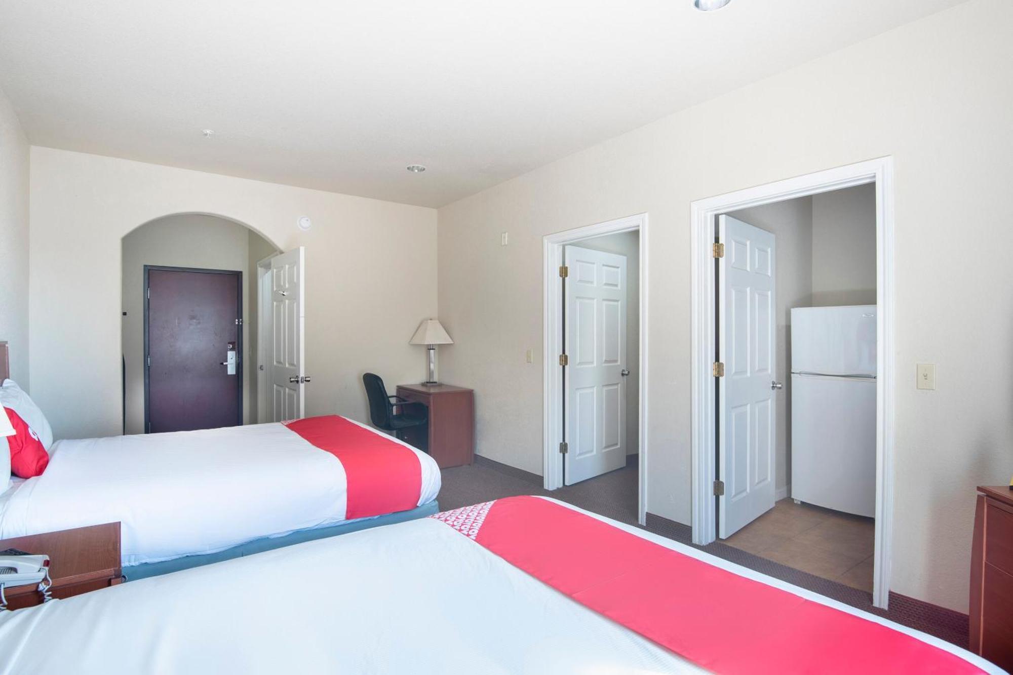 Oyo Townhouse Clute Lake Jackson ภายนอก รูปภาพ