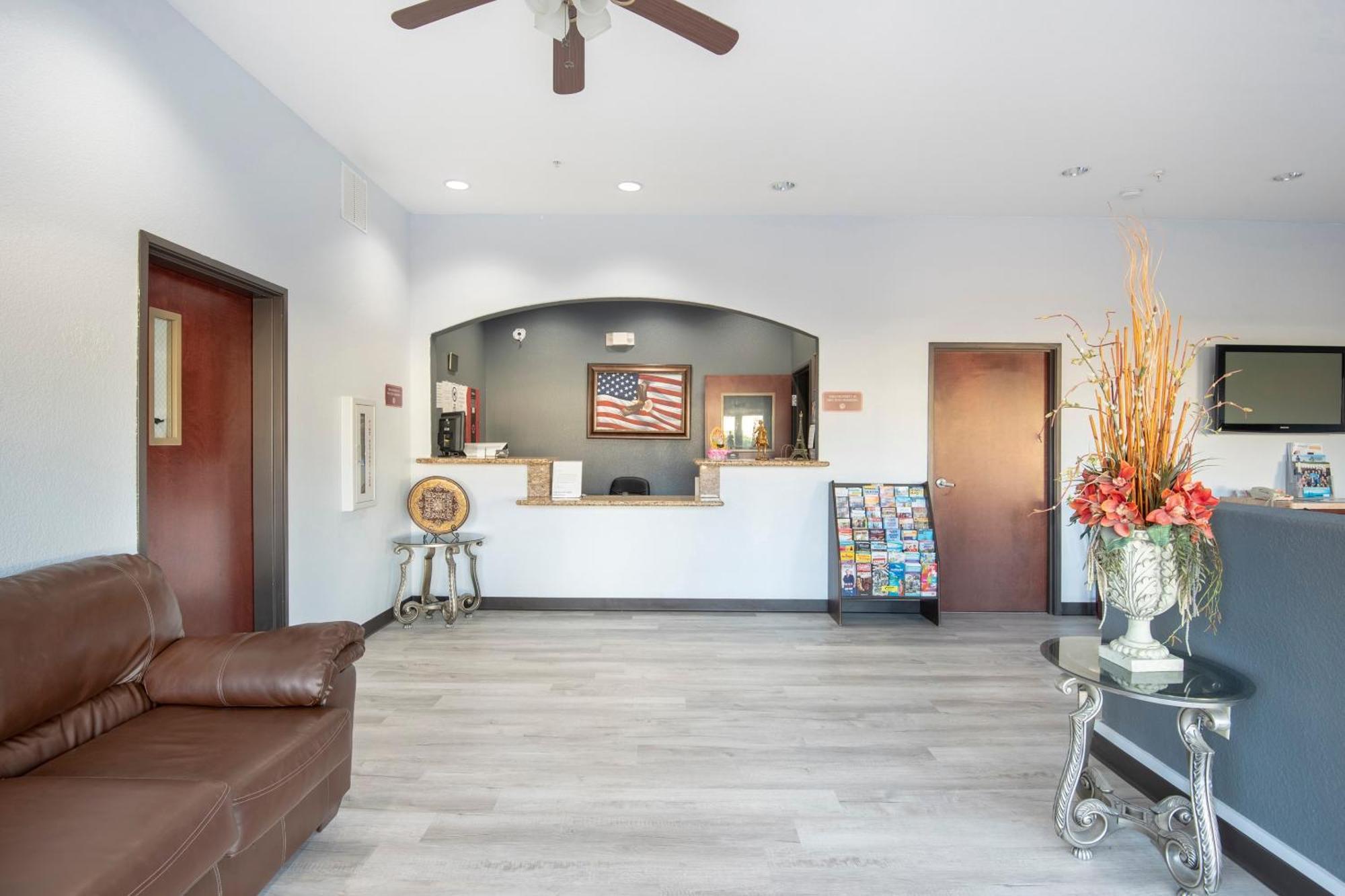 Oyo Townhouse Clute Lake Jackson ภายนอก รูปภาพ