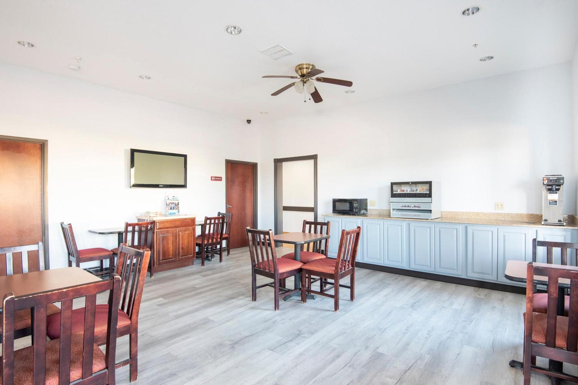Oyo Townhouse Clute Lake Jackson ภายนอก รูปภาพ