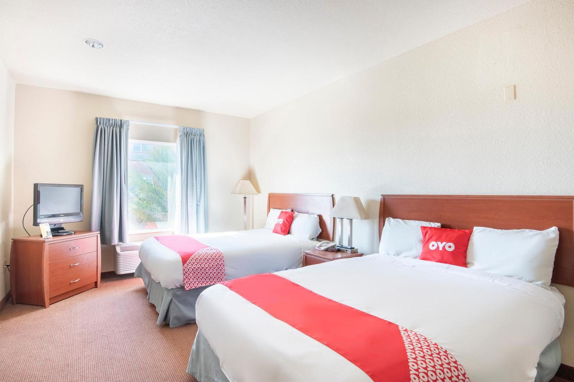 Oyo Townhouse Clute Lake Jackson ภายนอก รูปภาพ
